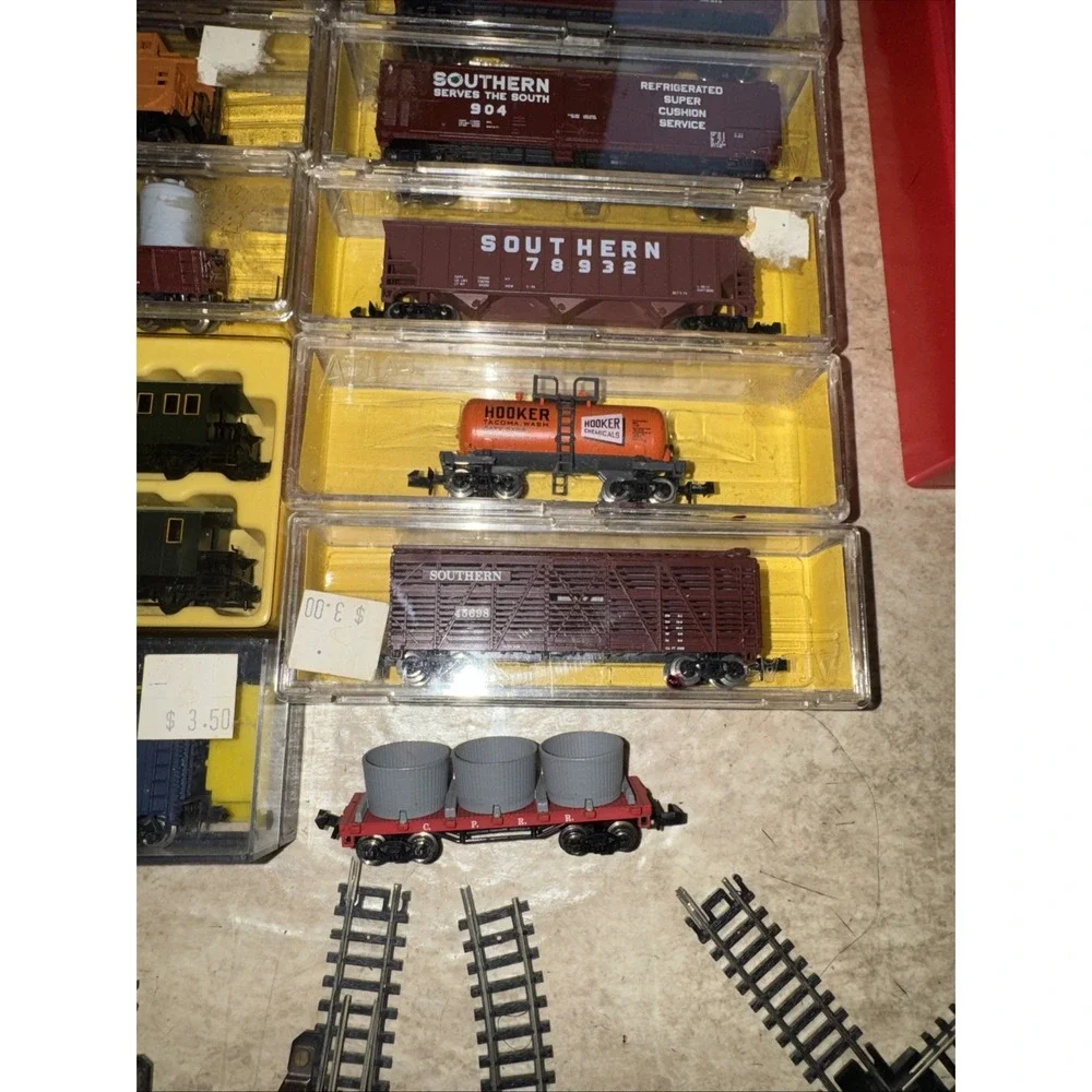 N scale model train lot Of 15 Cars 54pcs Of Track Transformer Atlas Bachmann EUC